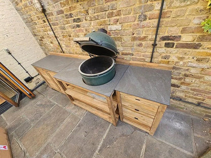 תחנת ברביקיו חוץ יוקרתית עם Big Green Egg מובנה