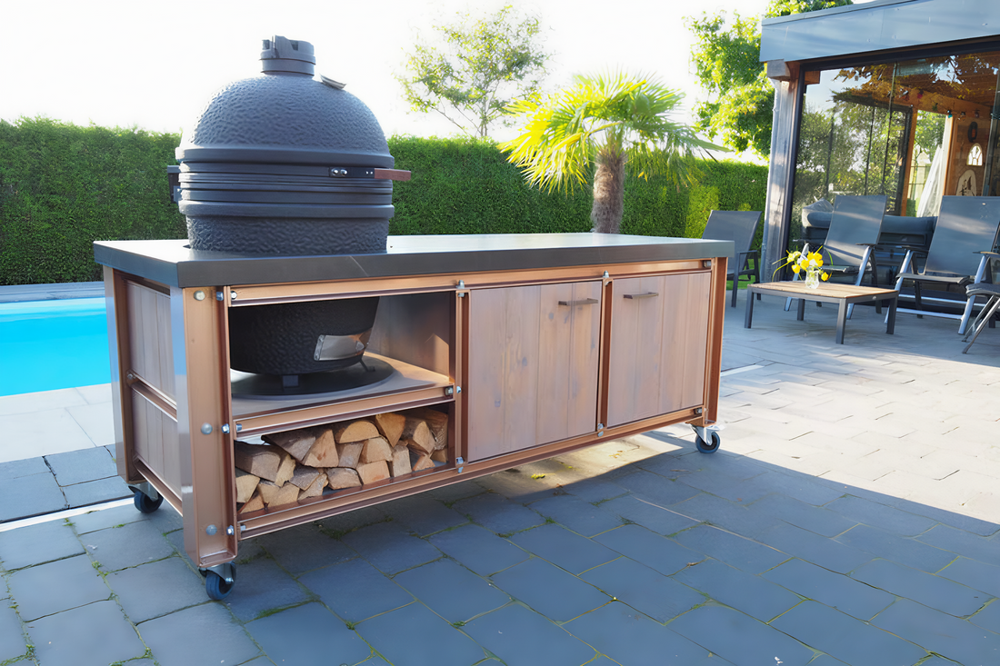 מטבח גריל חוץ לגינה עם Big Green Egg מובנה